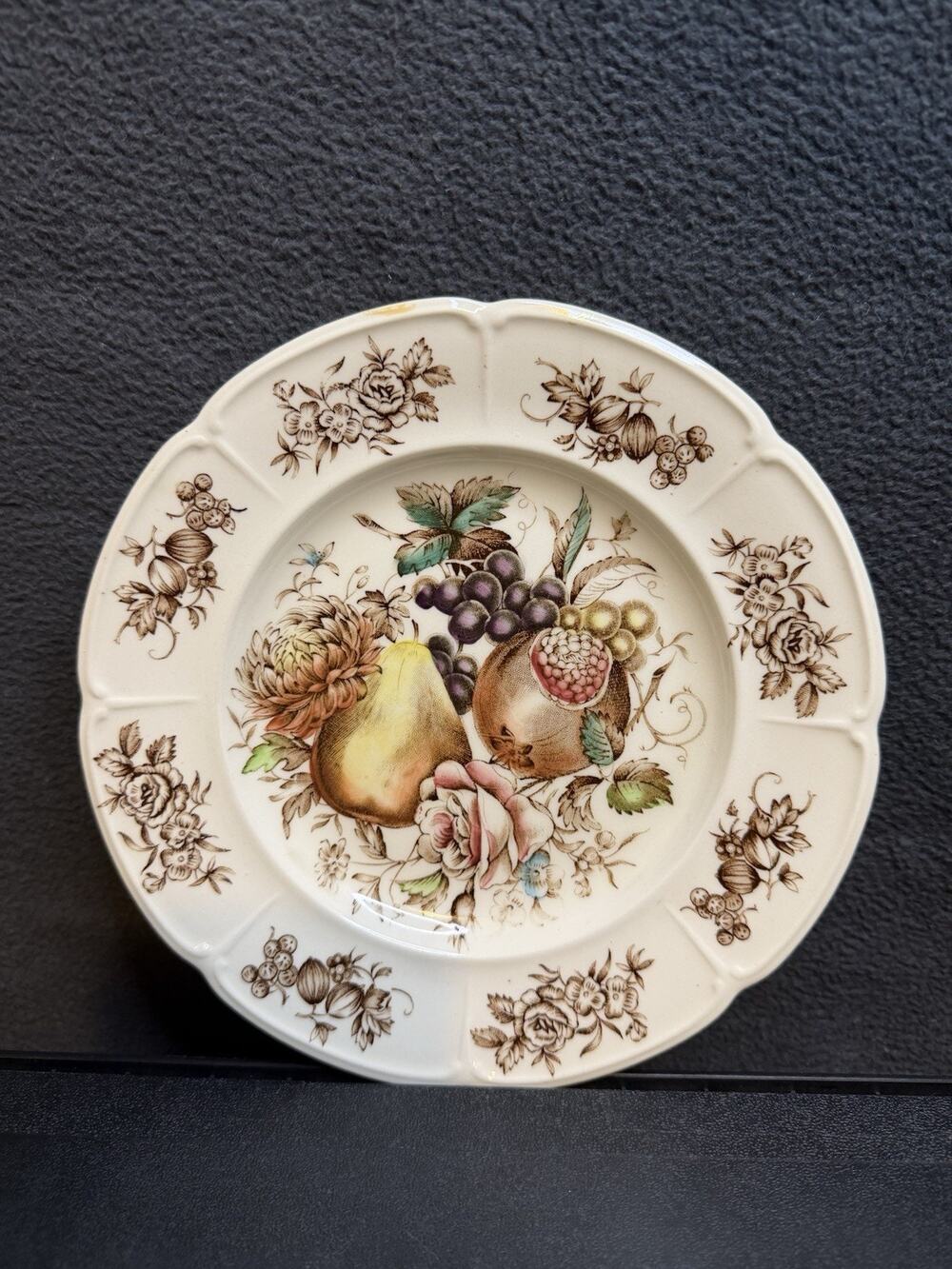 Johnson Brothers England Windsor Ware “ Windsor Fruit” Salad/Dessert Plate